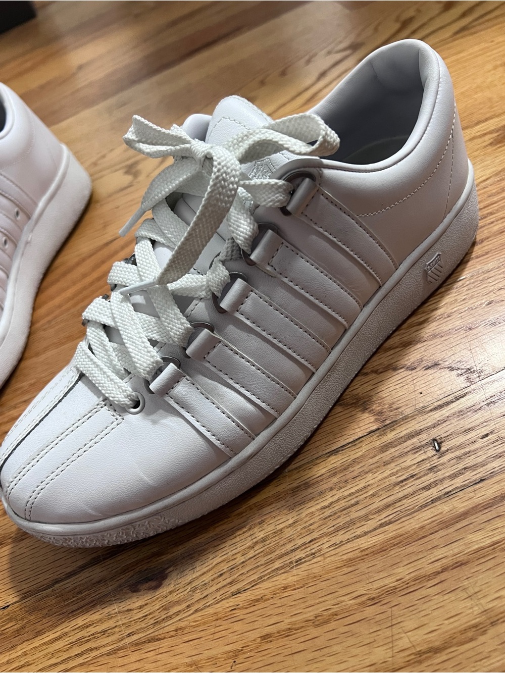 Gently Worn K-Swiss Men’s White Lace-Up Casual Sneakers; Size US 8.5 - Picture 2 of 5